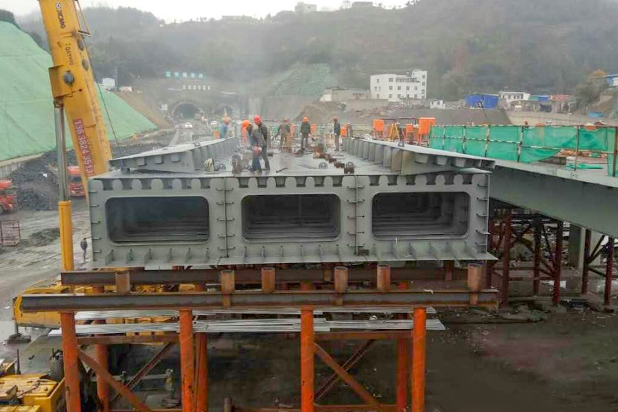 Viga cajón de acero del octavo tramo de la sección 3, línea Fengxin Express, ciudad de Zunyi, provincia de Guizhou